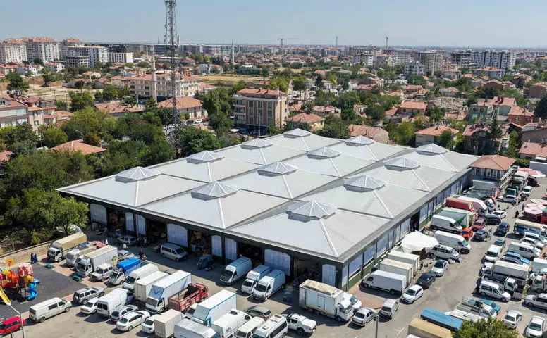 Konya'nın kalabalık semtindeki pazar alanı baştan aşağı yenilendi