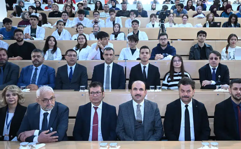 Başkan Altay üniversite öğrencilerinden boykot hassasiyeti istedi