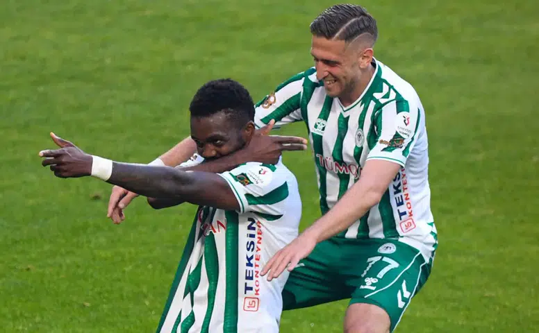 Konyaspor nefes aldı: Krizden Awaziem çıkardı