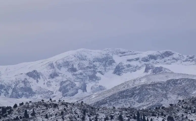 Konya’nın meşhur geçidinde lapa lapa kar yağıyor