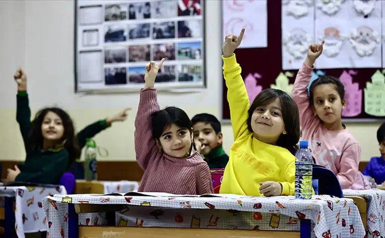Okullara yeni müfredat: Dijital risklere karşı yeni ders içeriği geliyor