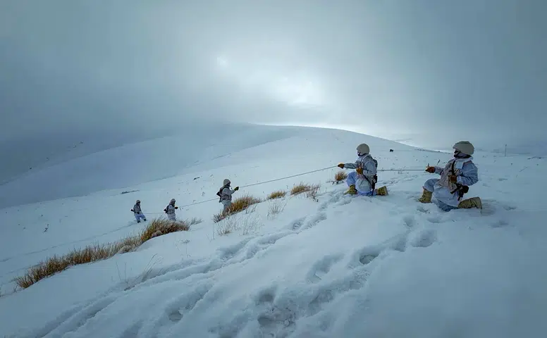 Mehmetçik, keskin soğukta görevde! Hudutlar onlara emanet