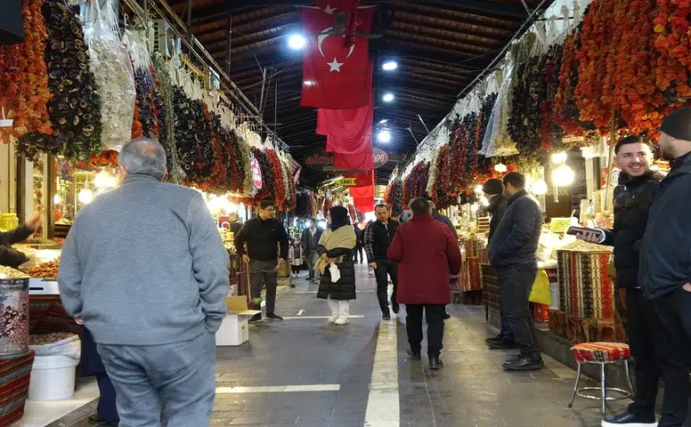 Yurt genelinde esnaf bayram hazırlığına başladı