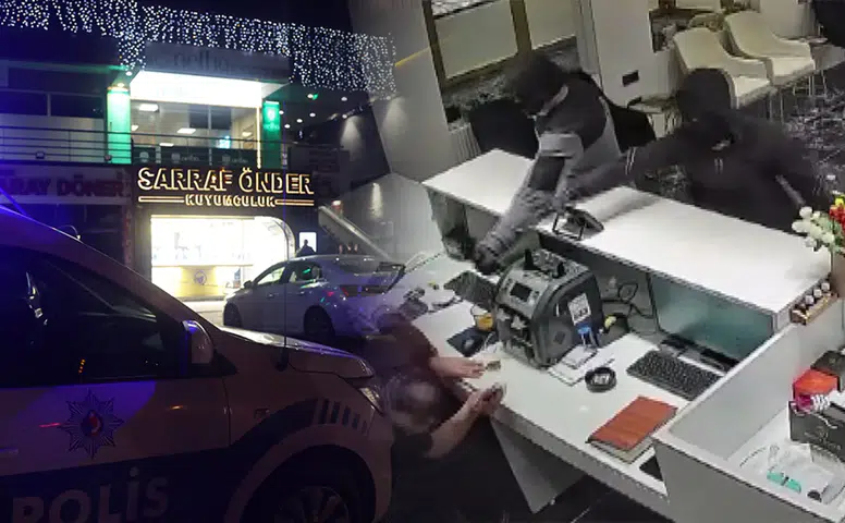 Konya'nın maskeli 3'lüsü altın yerine imitasyon çaldı: Kuyumcu anlattı