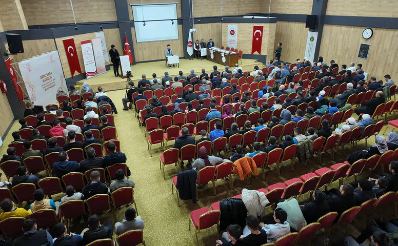 Ödül Konya'ya geliyor: Genç hafız yarışmada birinci oldu