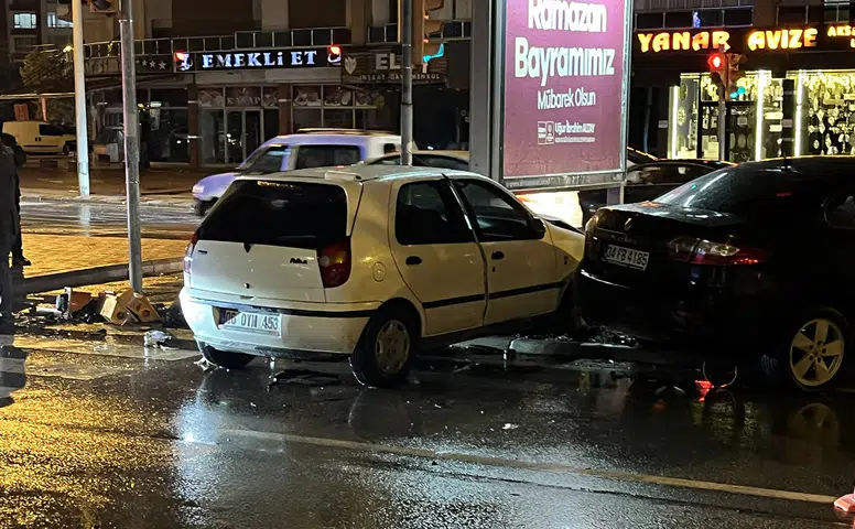 Konya'da gece yarısı feci kaza: Ortalık savaş alanına döndü yaralılar var