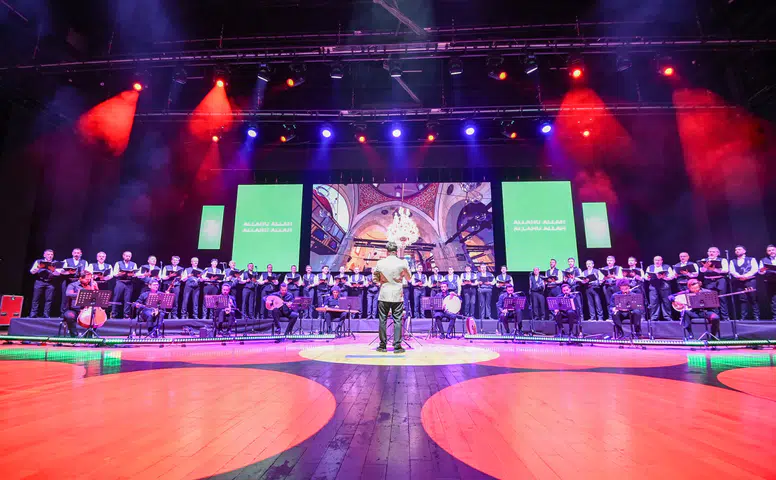 Konya'da binlerce kişi bu konserde buluştu: İlahiler gönüllere dokundu