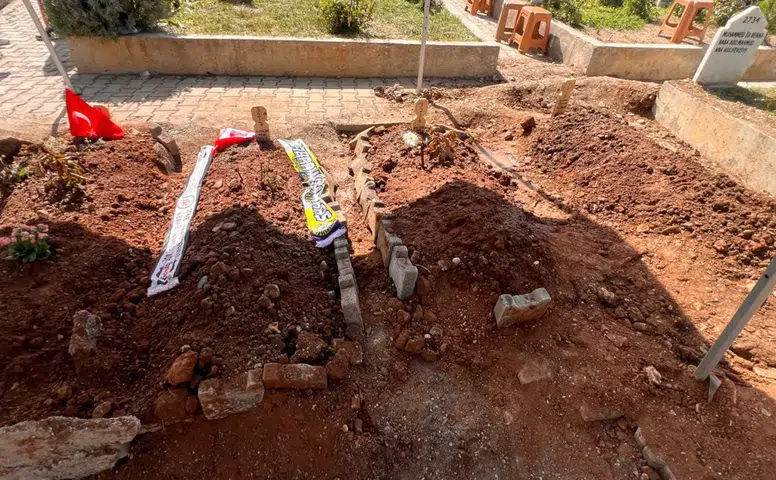 Acı veda: 4 sınıf arkadaşı yan yana toprağa verildi