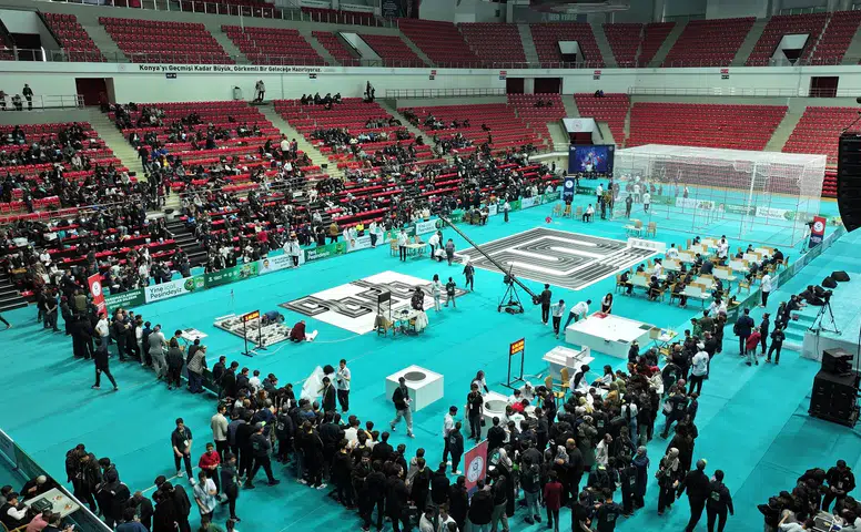 Konya'da yüzlerce robot sahneye çıktı: Kıran kırana mücadele var