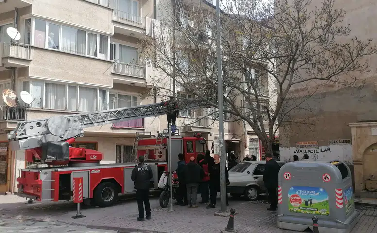 Konya'nın merkezinde yangın: Yabancı uyruklu vatandaşlar mahsur kaldı