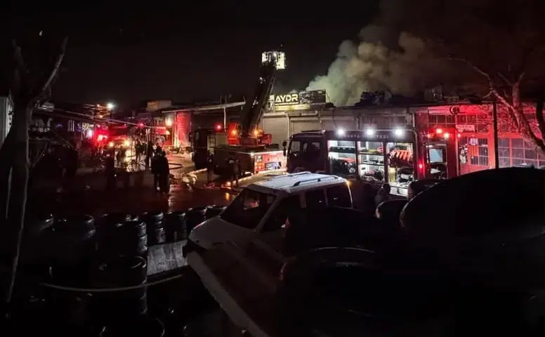 Konya'da korkutan patlama: İş yeri alevlere teslim oldu