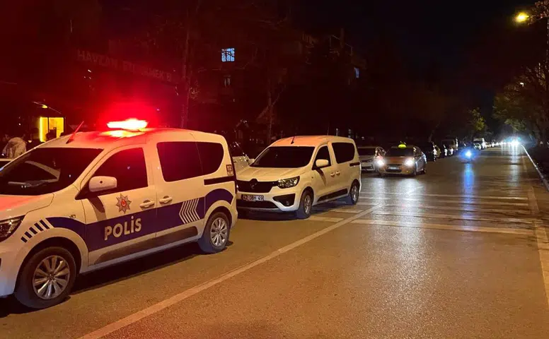 Konya'da kız yurdu yanında sıcak saatler: Havaya ateş açıldı