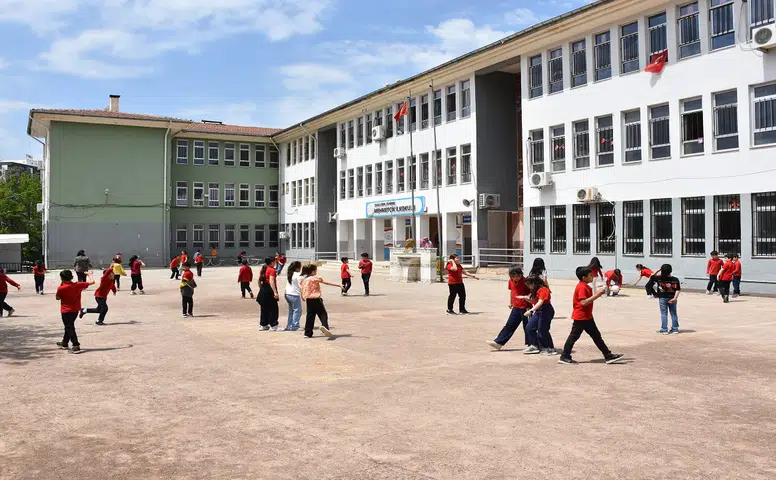 Çocuklar için okullarda "Dijital esenlik" uygulamasa geliyor