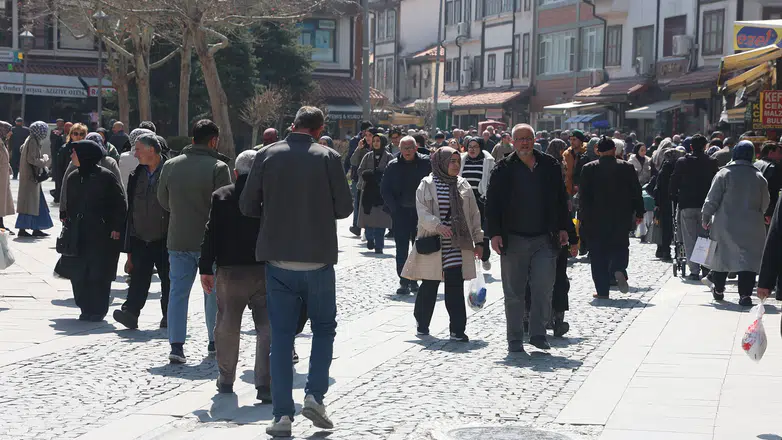 Konya'da adım atılacak yer kalmadı: Bayram alışveriş başladı