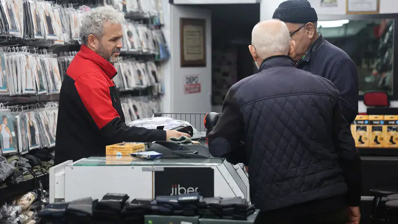 Konya'daki vatandaşlar yünleri yeniden çıkarttı: Nisan sürpriz yaptı