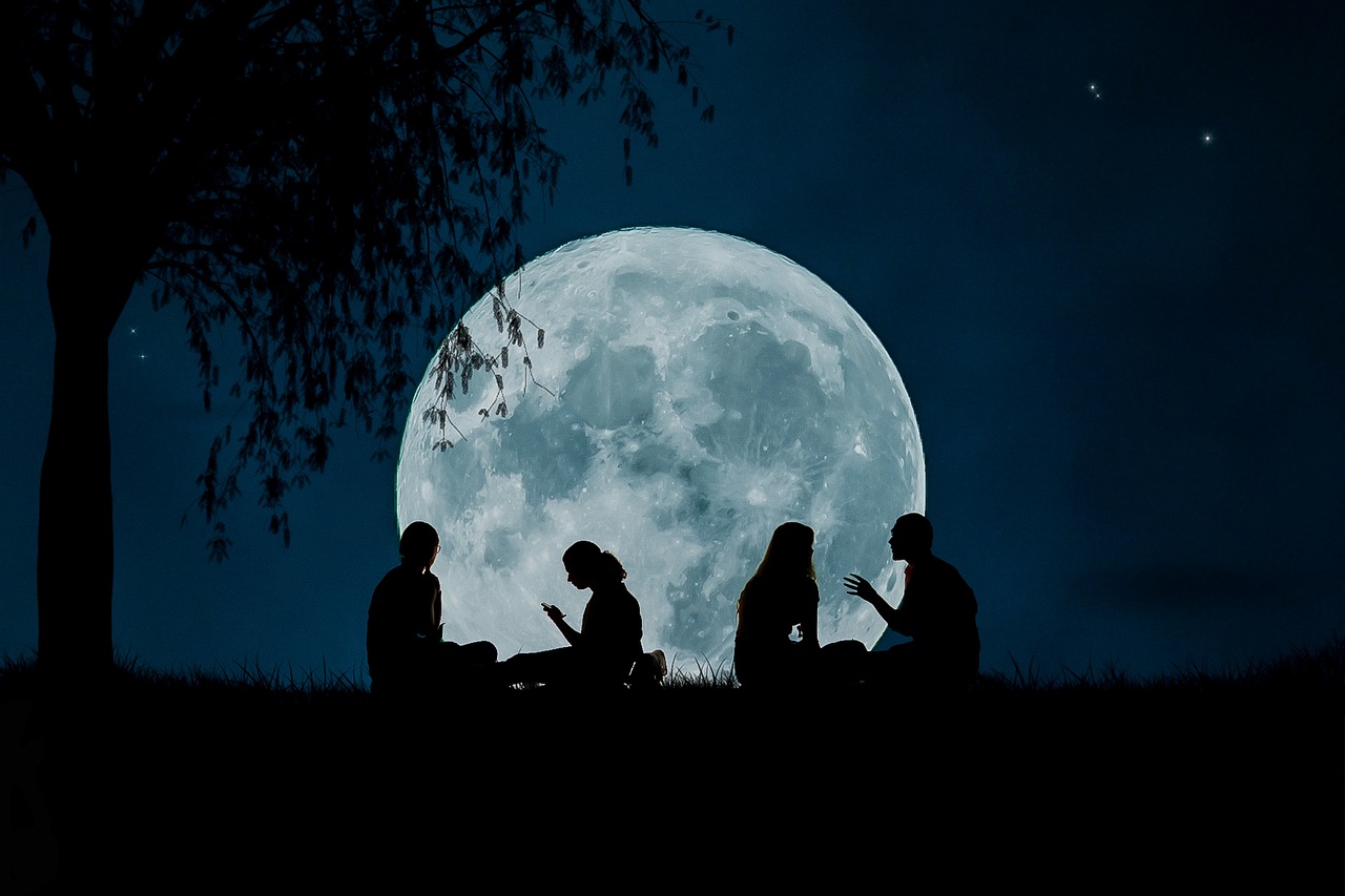 moon-2776955-1280.jpg