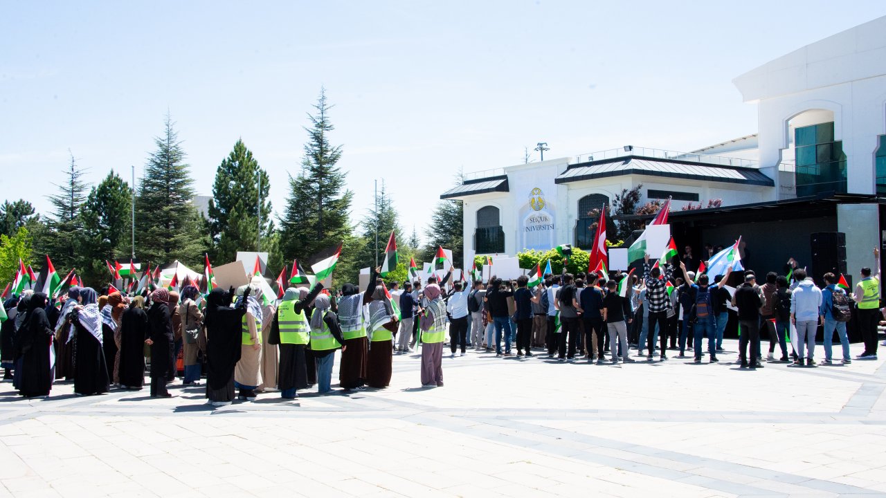 selcuk-universitesinde-ozgurluk-icin-kampusteyiz-nobeti-basladi-4.jpg