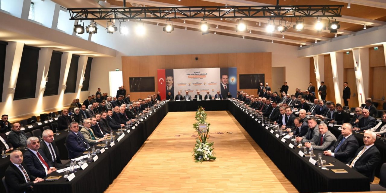 baskan-ak-parti-toplanti.jpg