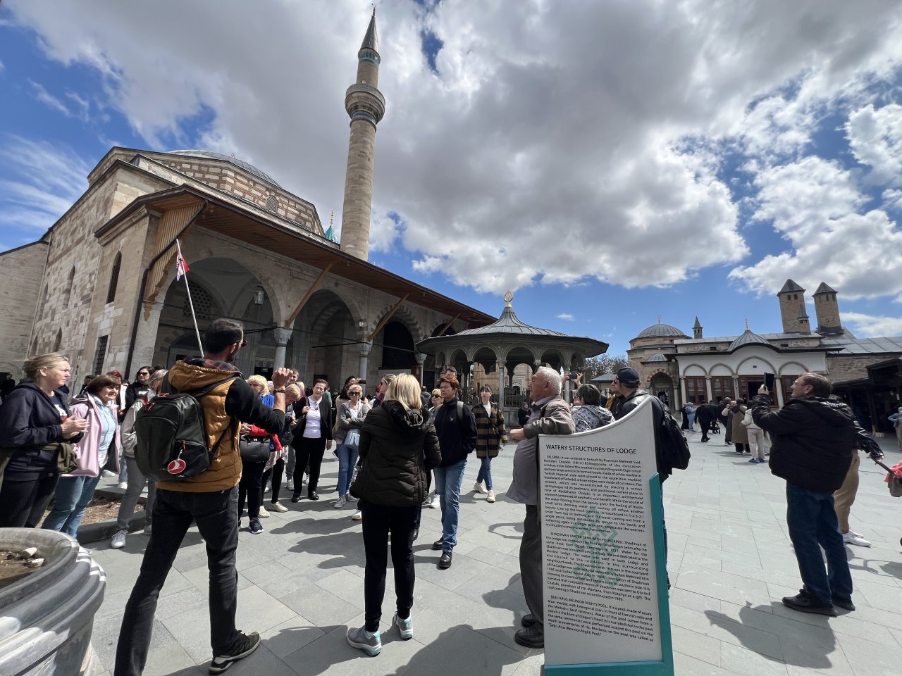 konya-ziyaret-konya-mevlana-turbesi-2.jpg