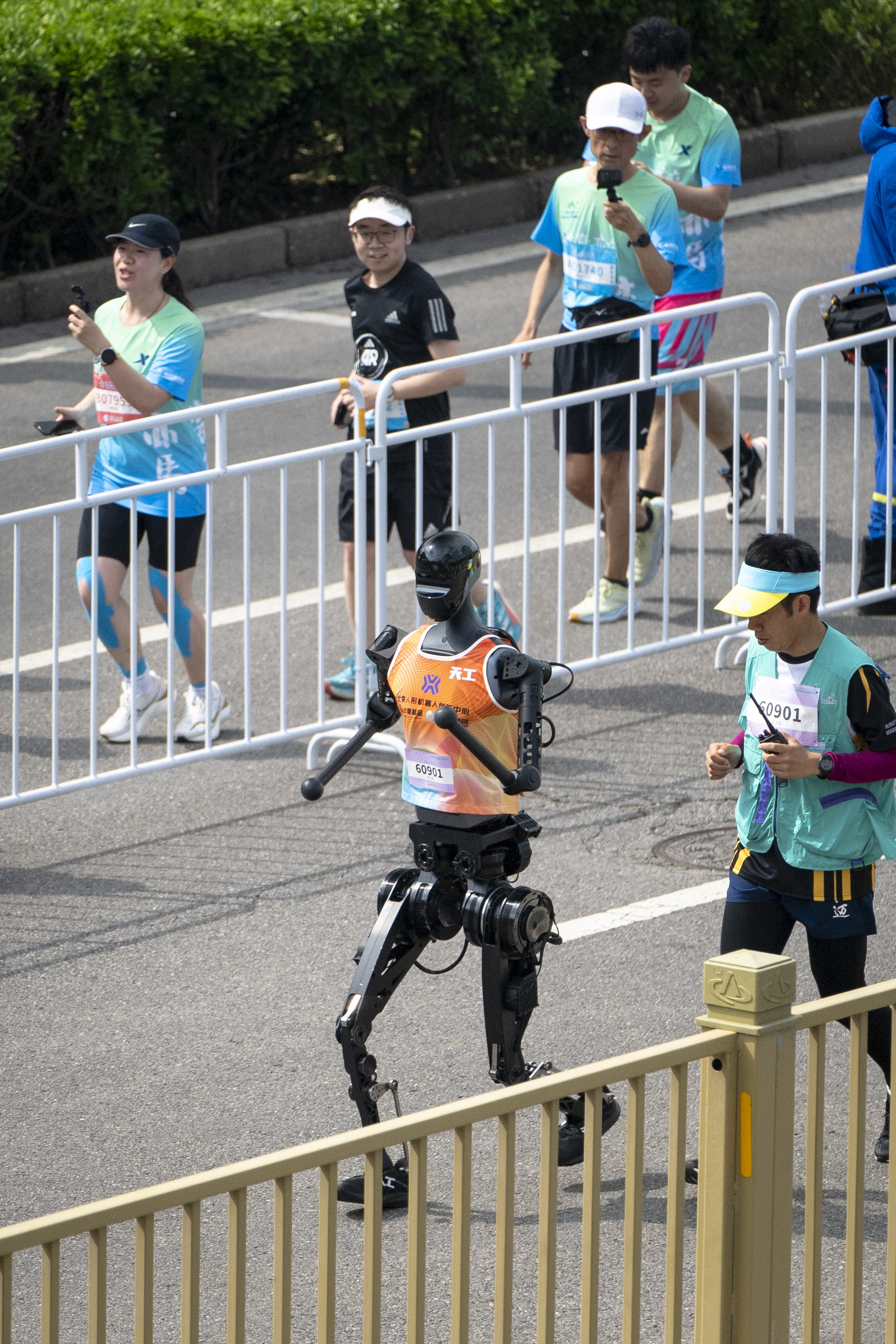cinli-robotlar-insanlara-karsi-maraton-k-667058-197759.jpg