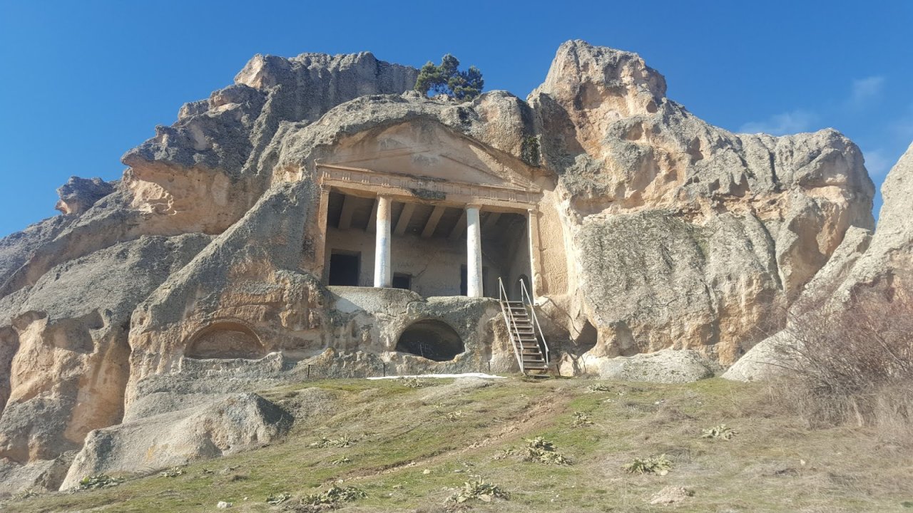 eskisehir-gerdekkaya-mezar-aniti.jpg