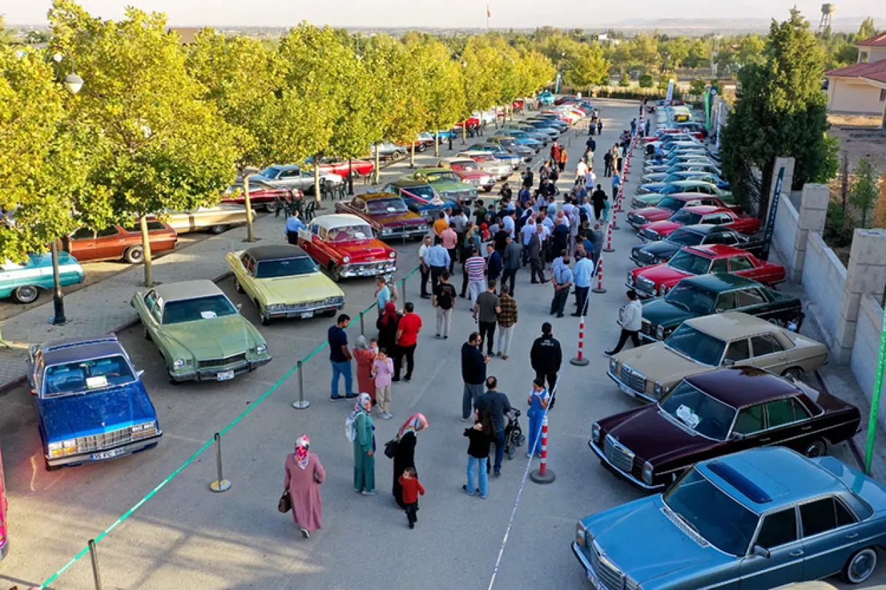 Konya'nın klasik otomobilleri görücüye çıkıyor: Yüzlerce araç sergilenecek 9