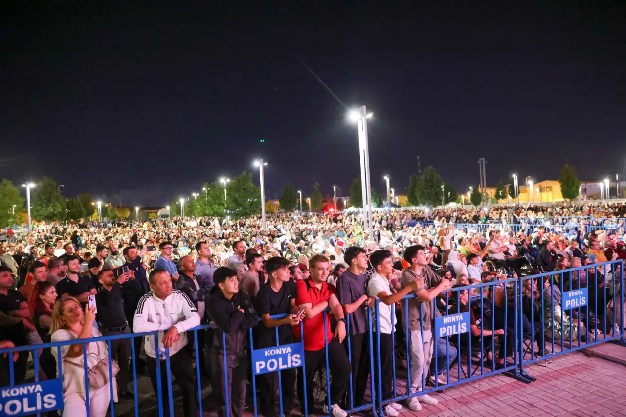 Konya nostalji dolu bir gece yaşadı: Şarkılar hep birlikte söylendi 2