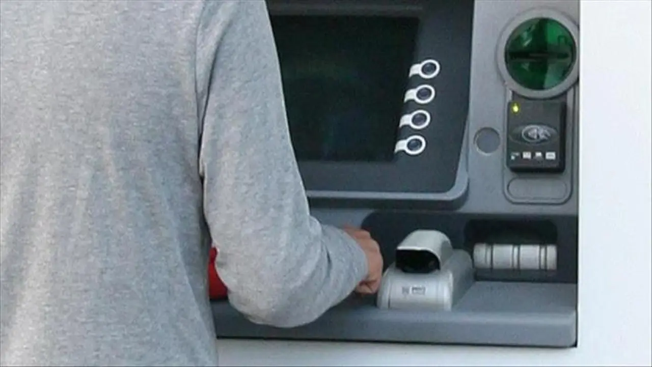 Paranız ATM'de sıkıştı sanıyorsanız dikkat! Sakın başından ayrılmayın 3