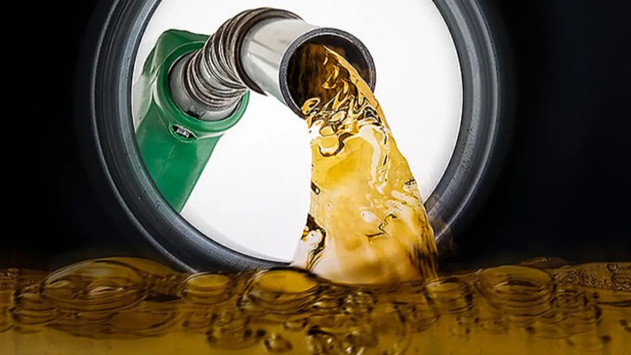 Sürücülere bir kötü haber daha! Benzine ve motorine gece yarısı zam geldi 4