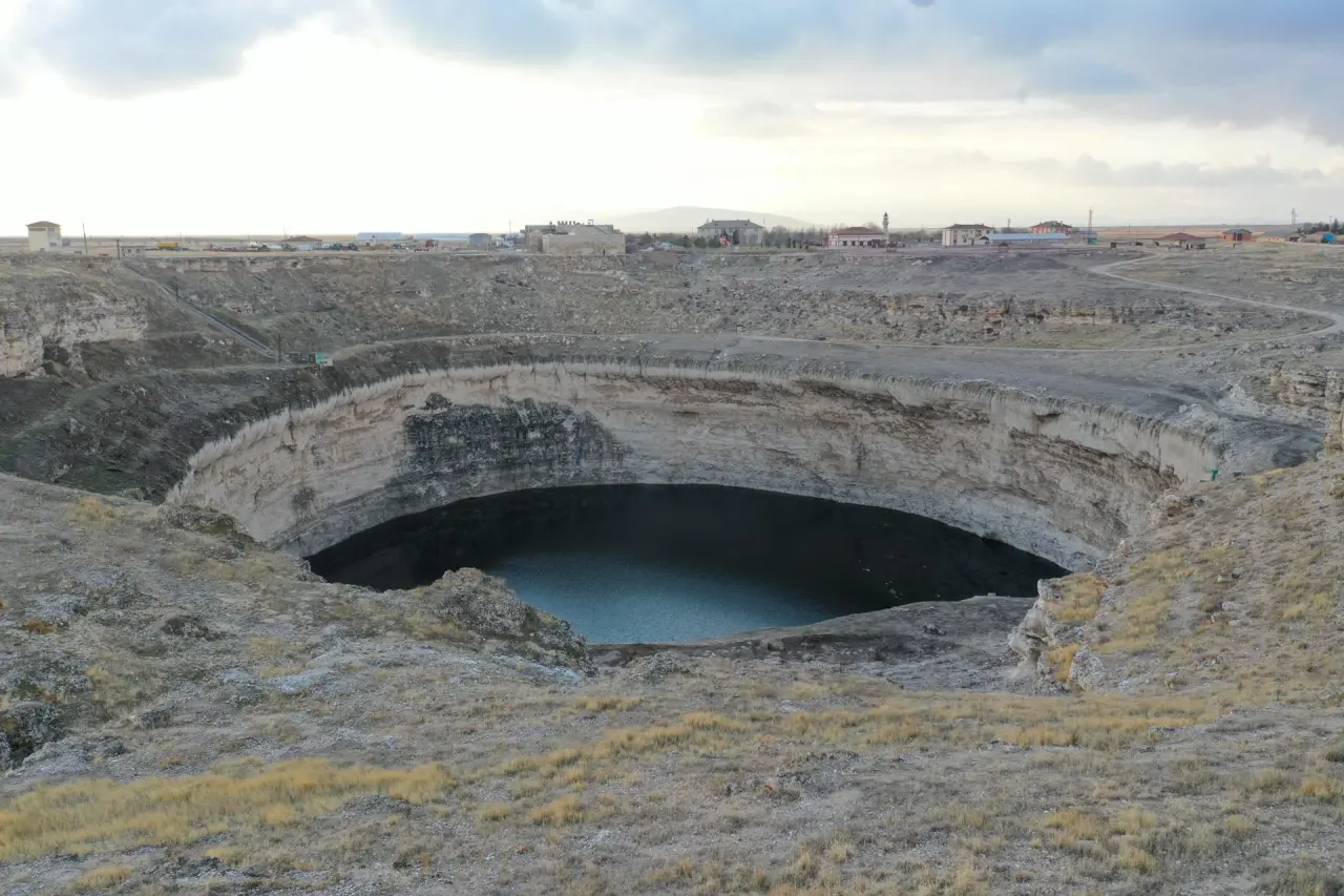 Konya'nın en derin obruğuna göktaşı mı düştü? Gizemini koruyor 7