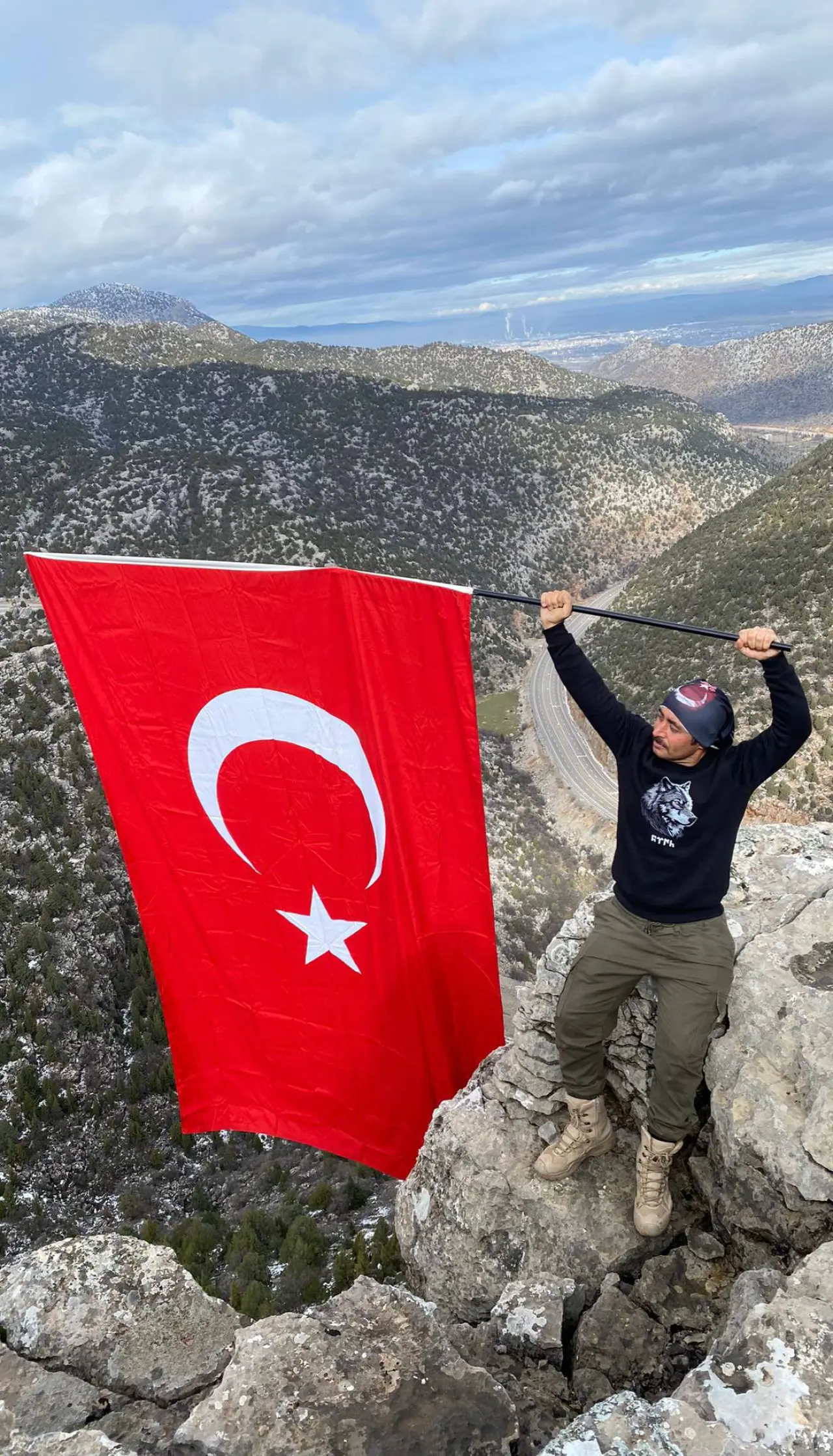 Konya'da kral hareket: Kurt Kayalarına bayrak için tırmandılar 7