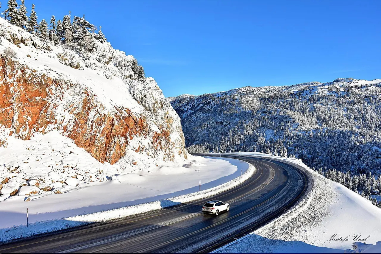 Konya’nın zirvesi beyaz tacı giydi: Alacabel’de kış güzelliği 2
