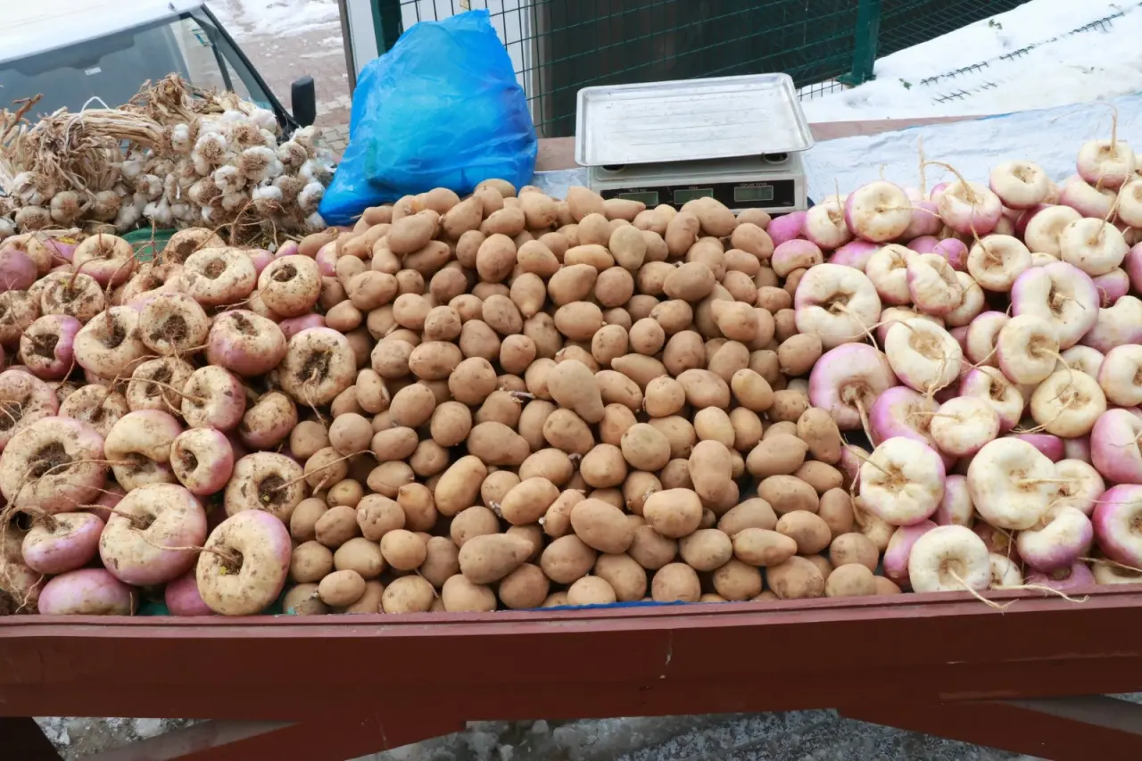 Konya’da pazarcıların zorlu mesaisi: Kış en çok onları yoruyor 10
