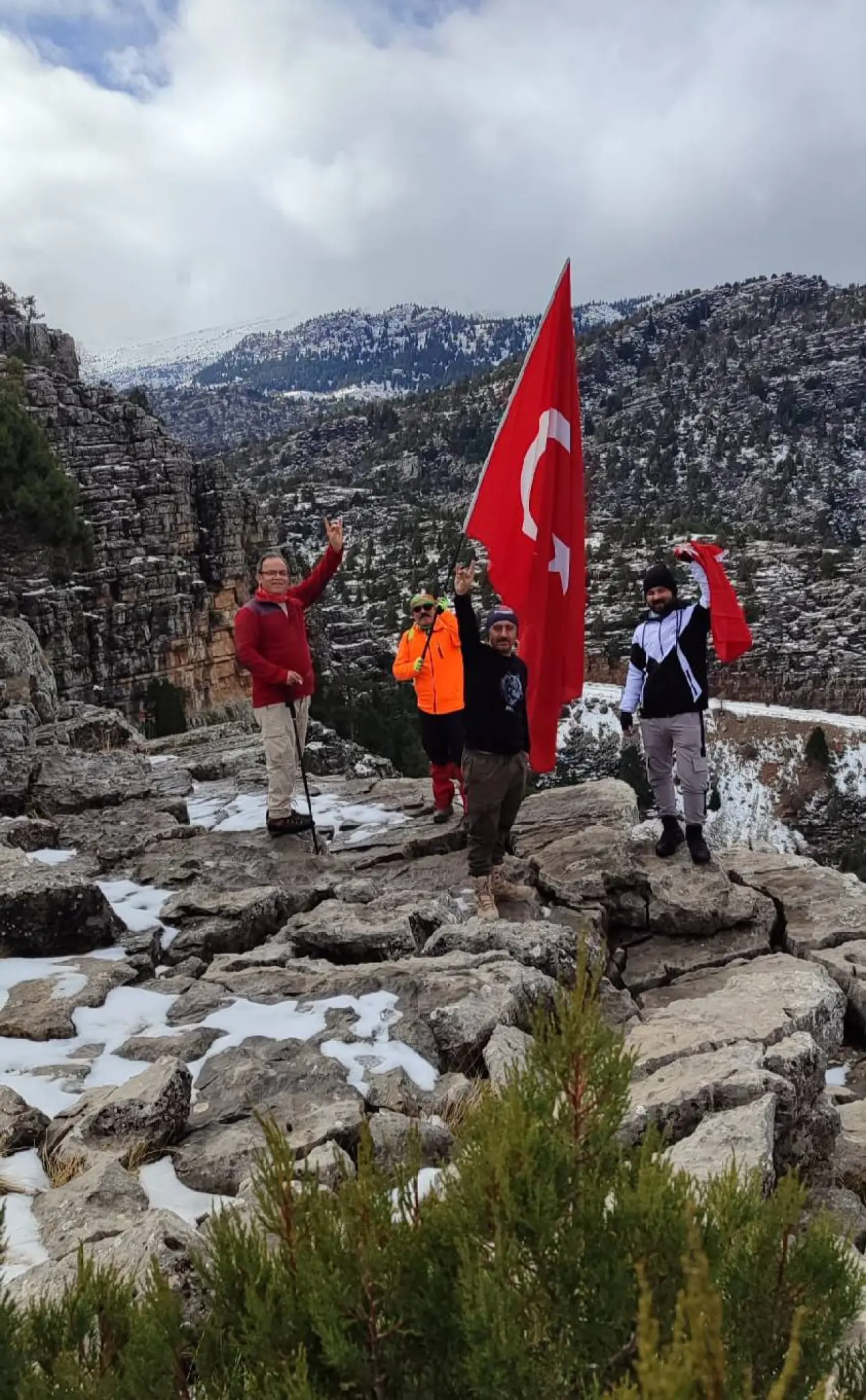 Konya'da kral hareket: Kurt Kayalarına bayrak için tırmandılar 8