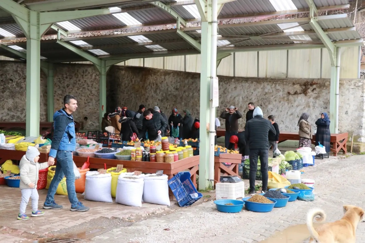 Konya’da pazarcıların zorlu mesaisi: Kış en çok onları yoruyor 3
