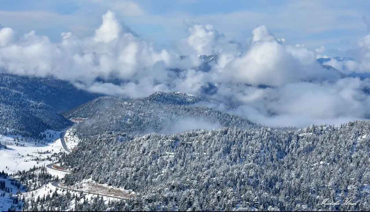 Konya’nın zirvesi beyaz tacı giydi: Alacabel’de kış güzelliği 1