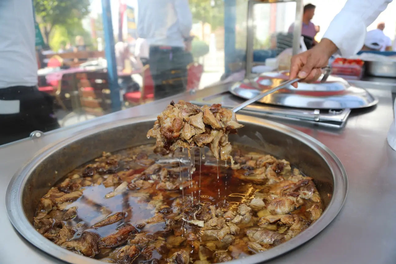 Konya’nın meşhur lezzeti bin TL oldu: Menüler görücüye çıktı 10