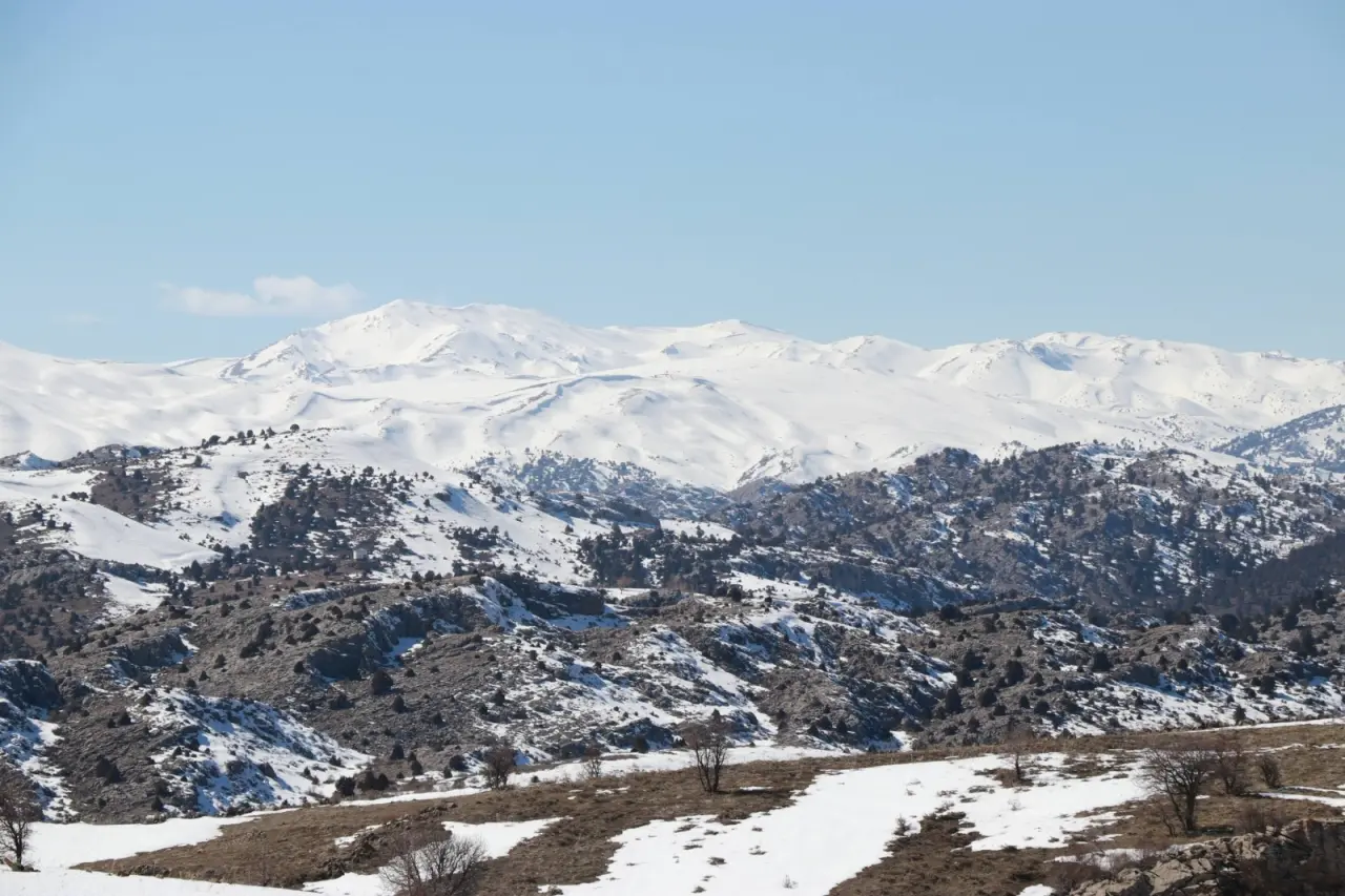 Konya’nın zirveleri baharı karşılıyor: Güneş ve kar yan yana 7
