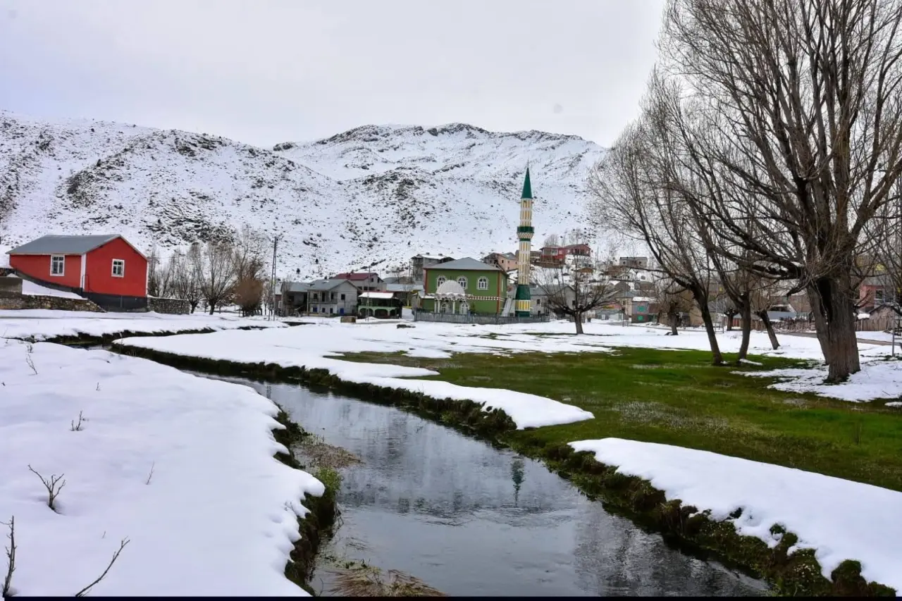 Konya’nın en renkli rotası: Hisarlık beyaz örtüyle baharı karşıladı 8