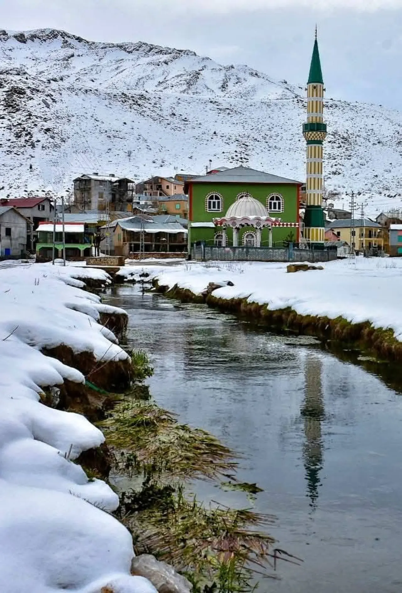 Konya’nın en renkli rotası: Hisarlık beyaz örtüyle baharı karşıladı 3