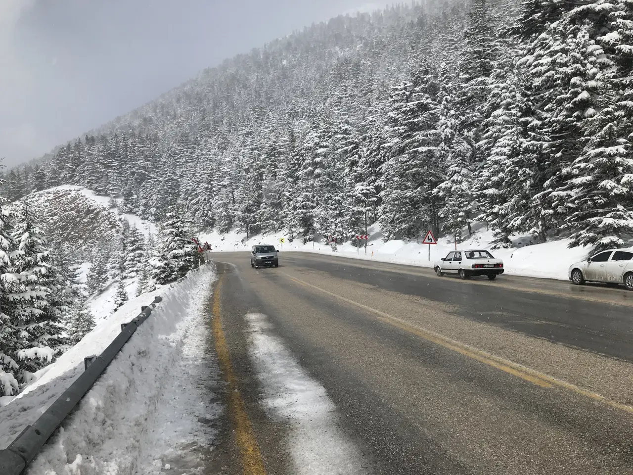 Konya'da kar kalınlığı 25 santimetre oldu: Bahara beyaz çok yakıştı 13
