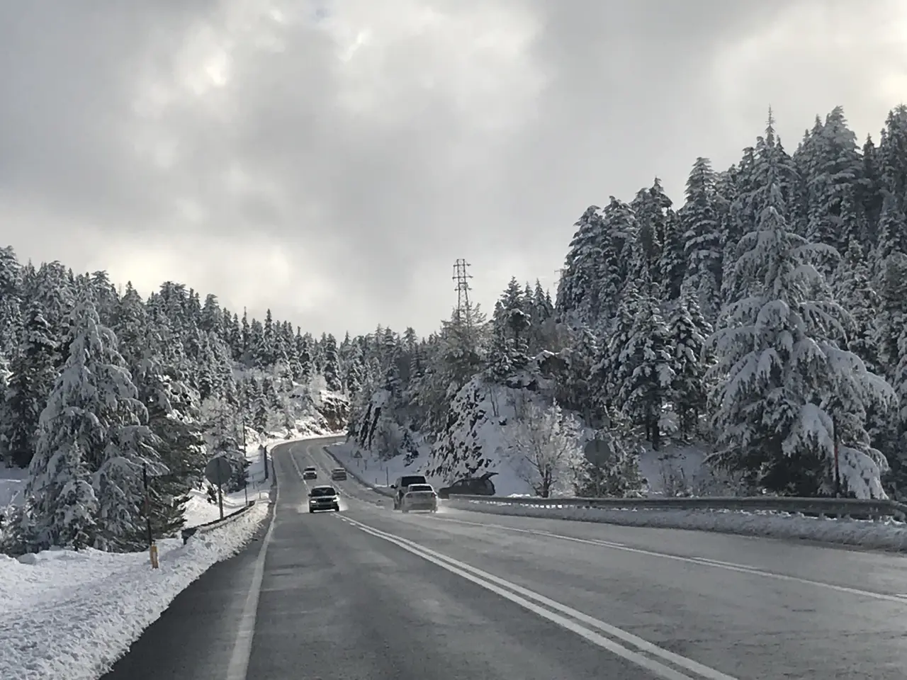 Konya'da kar kalınlığı 25 santimetre oldu: Bahara beyaz çok yakıştı 8