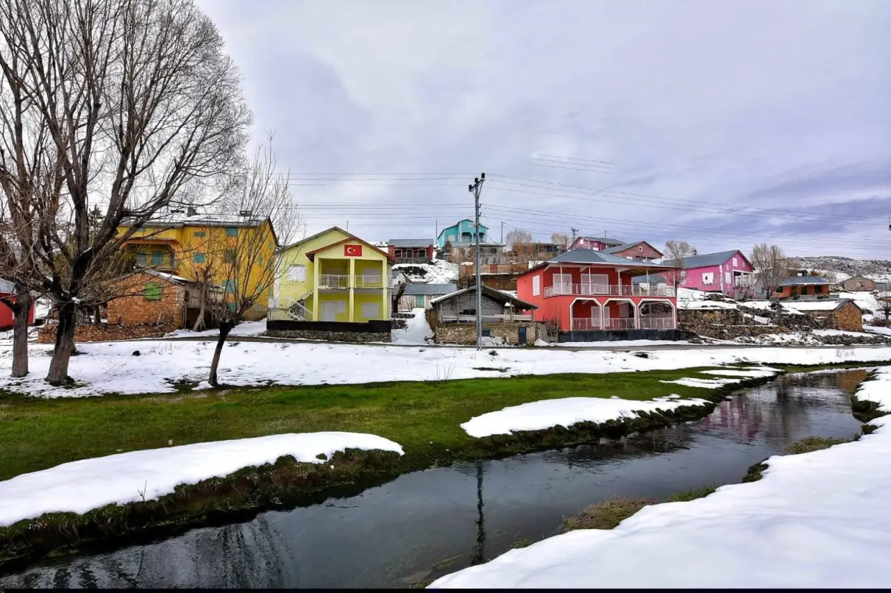 Konya’nın en renkli rotası: Hisarlık beyaz örtüyle baharı karşıladı 5