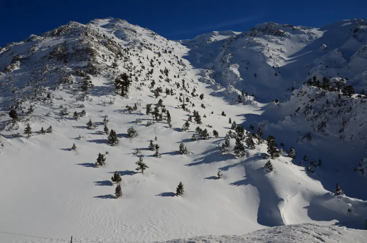 Konya'da kar kalınlığı 25 santimetre oldu: Bahara beyaz çok yakıştı 4