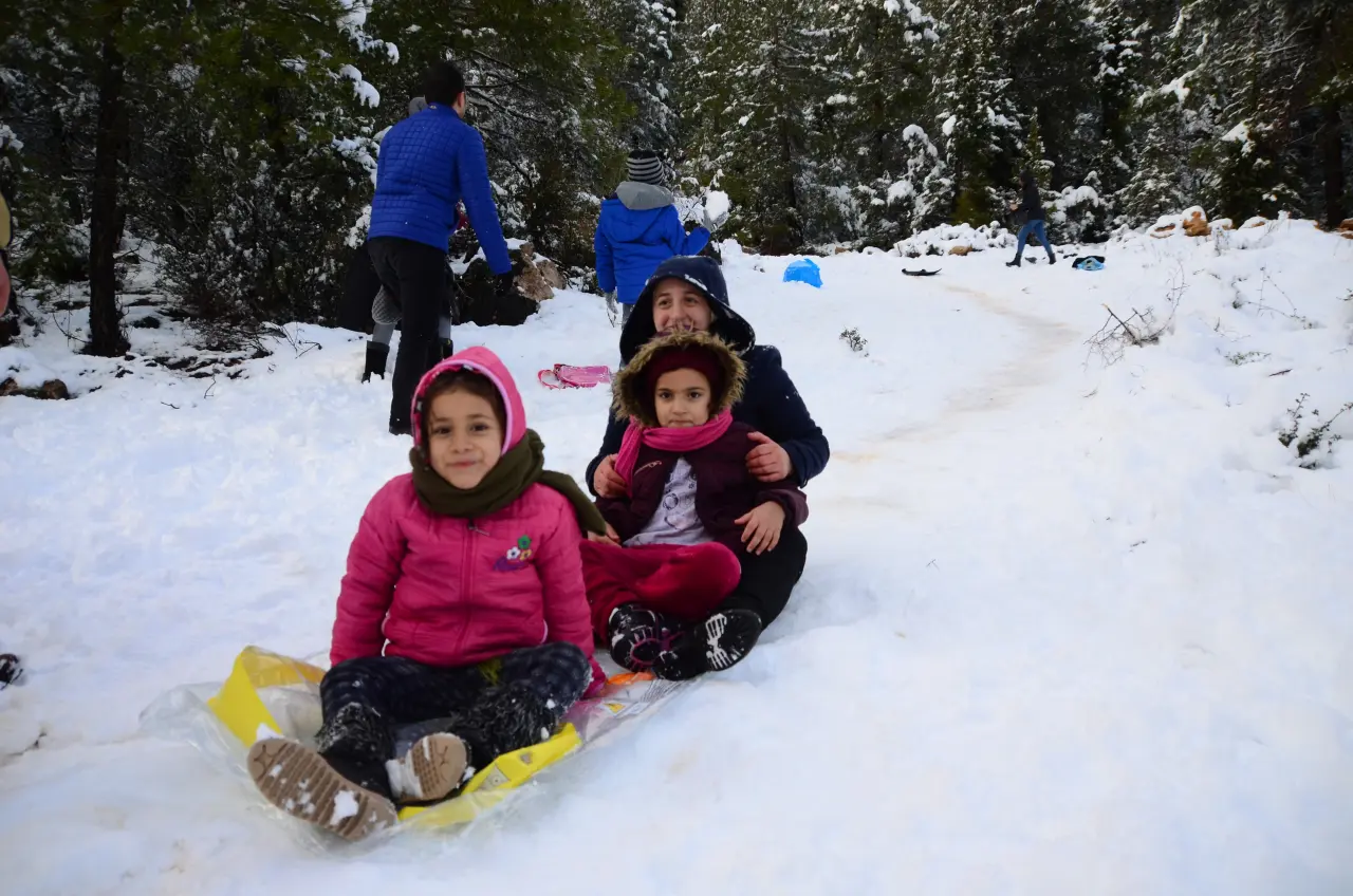 Konya'da kar kalınlığı 25 santimetre oldu: Bahara beyaz çok yakıştı 5