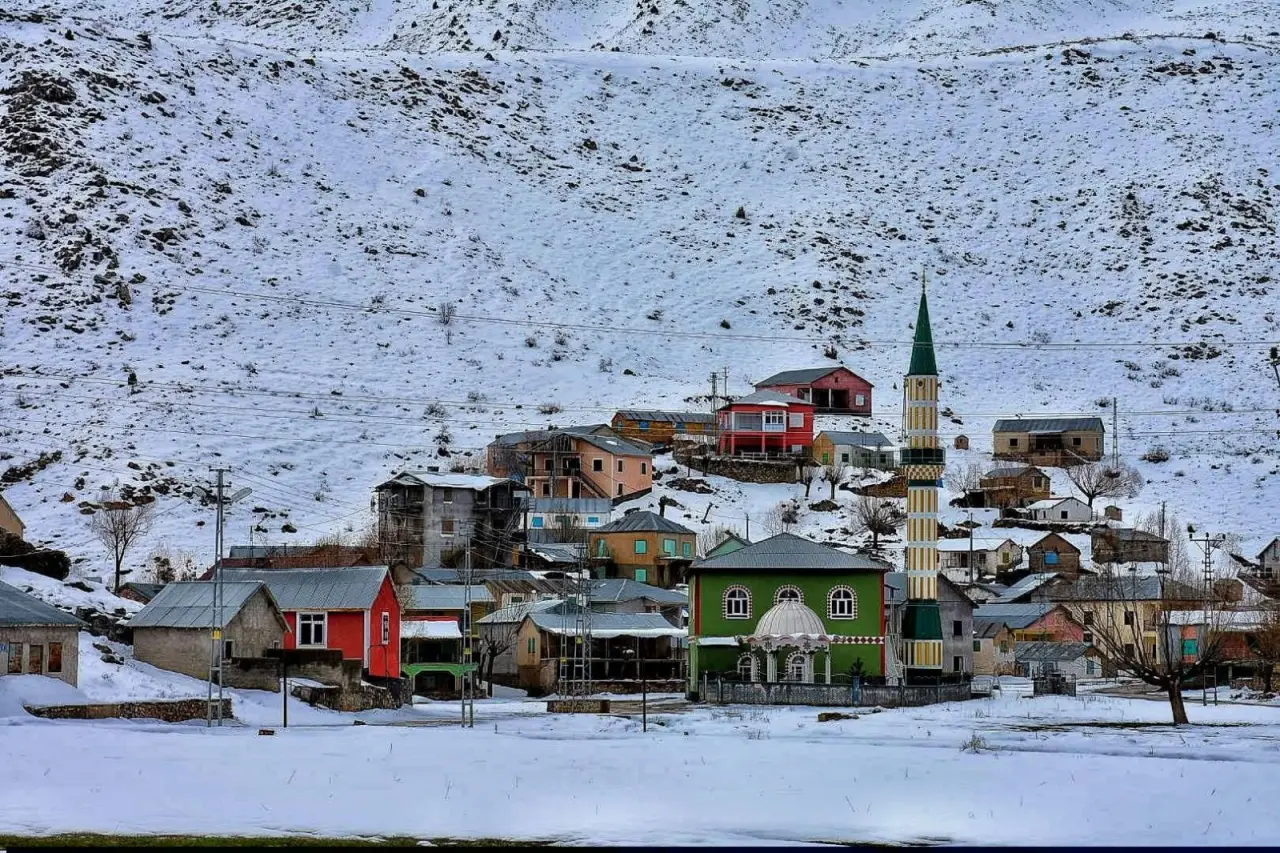 Konya’nın en renkli rotası: Hisarlık beyaz örtüyle baharı karşıladı 13