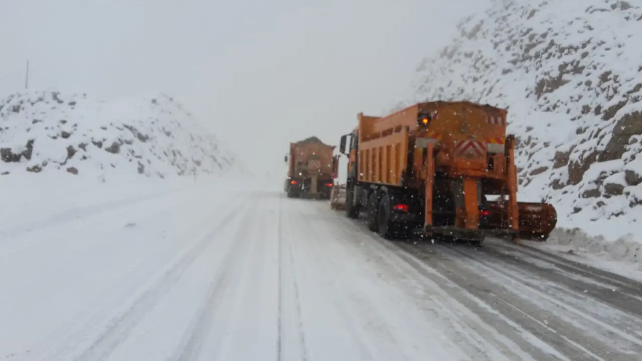 Konya'da kar kalınlığı 25 santimetre oldu: Bahara beyaz çok yakıştı 9