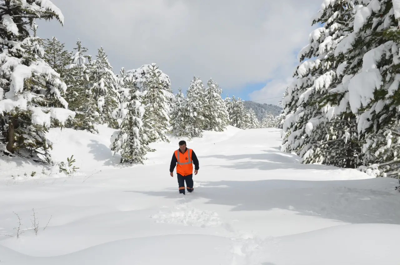 Konya'da kar kalınlığı 25 santimetre oldu: Bahara beyaz çok yakıştı 11