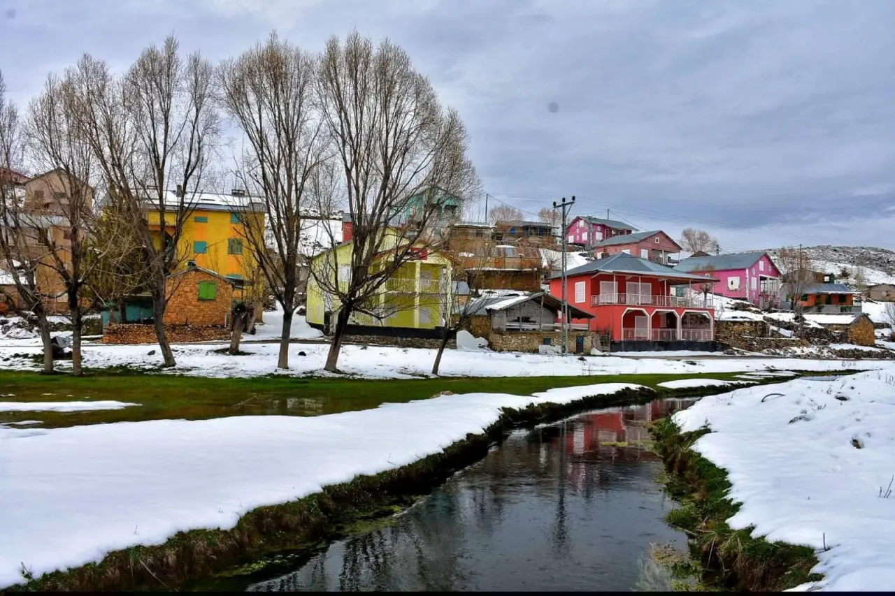 Konya’nın en renkli rotası: Hisarlık beyaz örtüyle baharı karşıladı 11