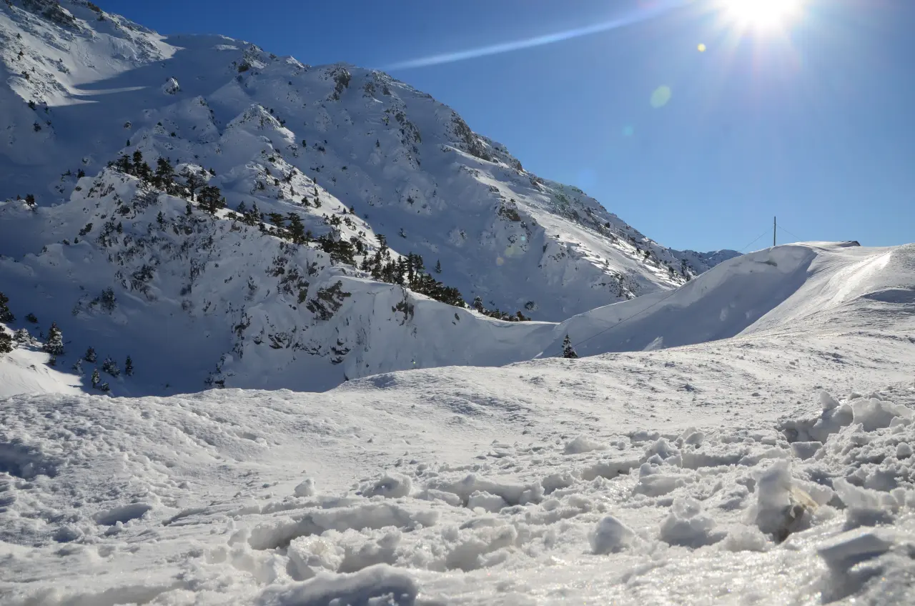 Konya'da kar kalınlığı 25 santimetre oldu: Bahara beyaz çok yakıştı 3